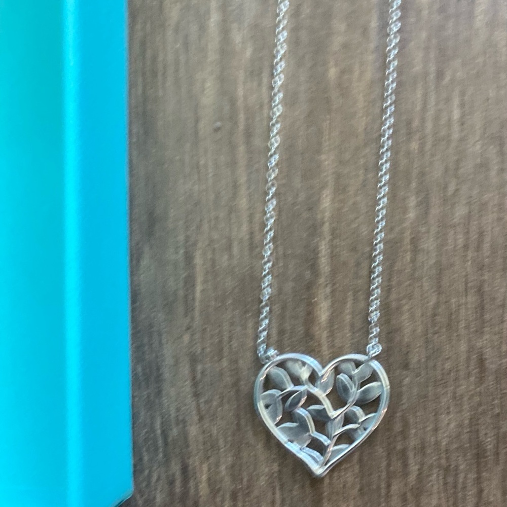 LIKE NEW! Tiffany & Co. Paloma Picasso Olive Leaf Heart Sterling Silver Necklace - Picture 9 of 10